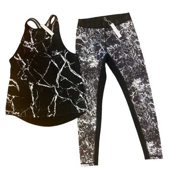 Fit Wear Women’s Matching Workout Outfit Sz Small Bottom/Sz L Top  Black & White - Picture 1 of 12